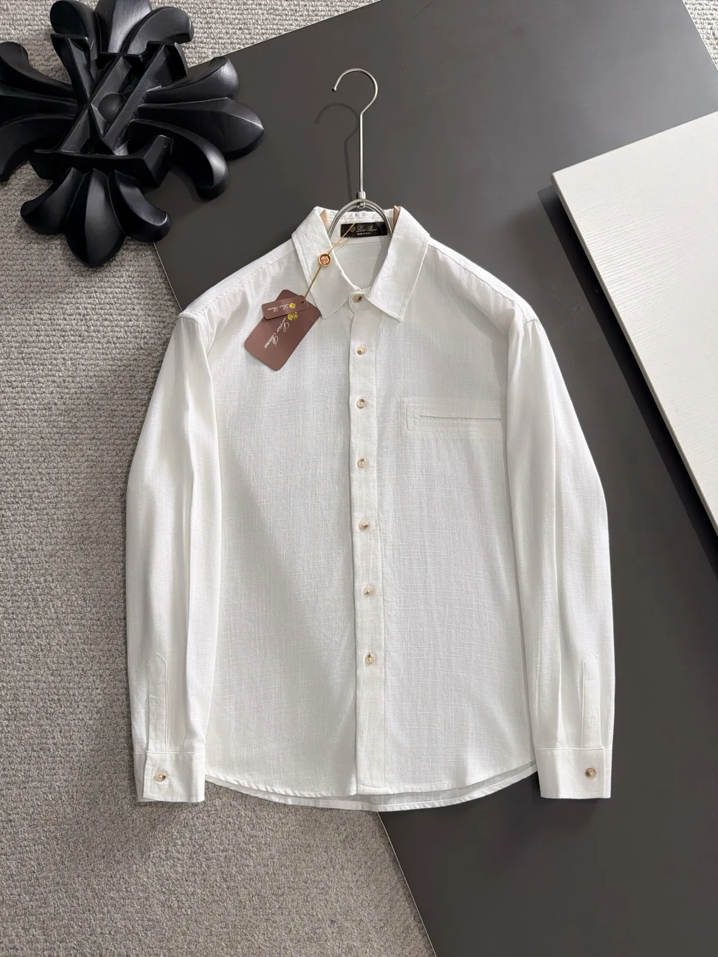 Next day shipment LP high quality Loro Piana 26ss autumn and winter New Arrival linen shirt set Made of one-on-one combed cotton yarn knitted linen fabrics, no pressure in and out of the counter Exclusive control of raw materials It feels substantial when weighed, and the upper body is more textured than ordinary T-shirts. This texture can cope with the weather easily and is suitable for both hot and cold! Loose fit design, looks noble. The only correct version is available Size: M to XXXL